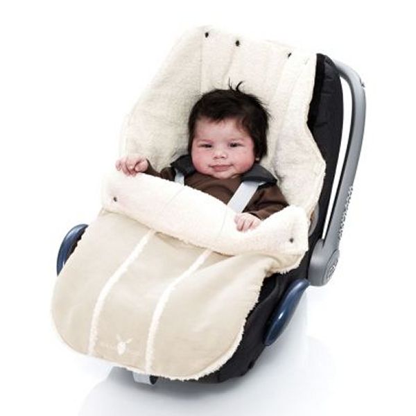 Wallaboo Newborn Footmuff Ecru - click here for full details.